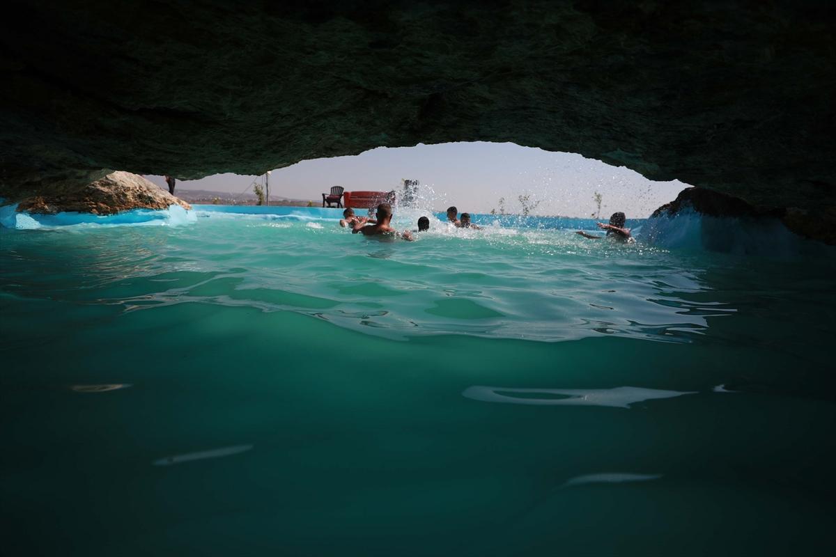 Filistinli aile kayalıklarda havuz yaptı