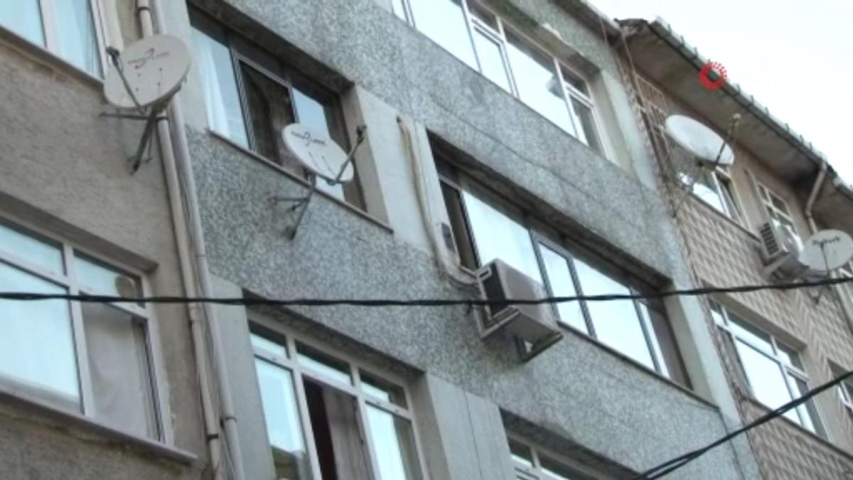 Beyoğlu'nda ağabey, kardeşinin cesediyle aynı evde yaşadı