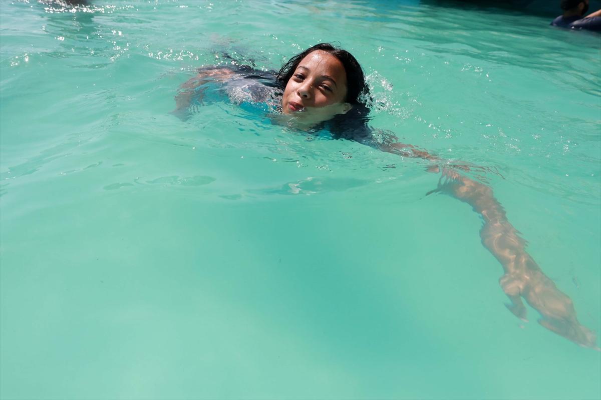 Filistinli aile kayalıklarda havuz yaptı