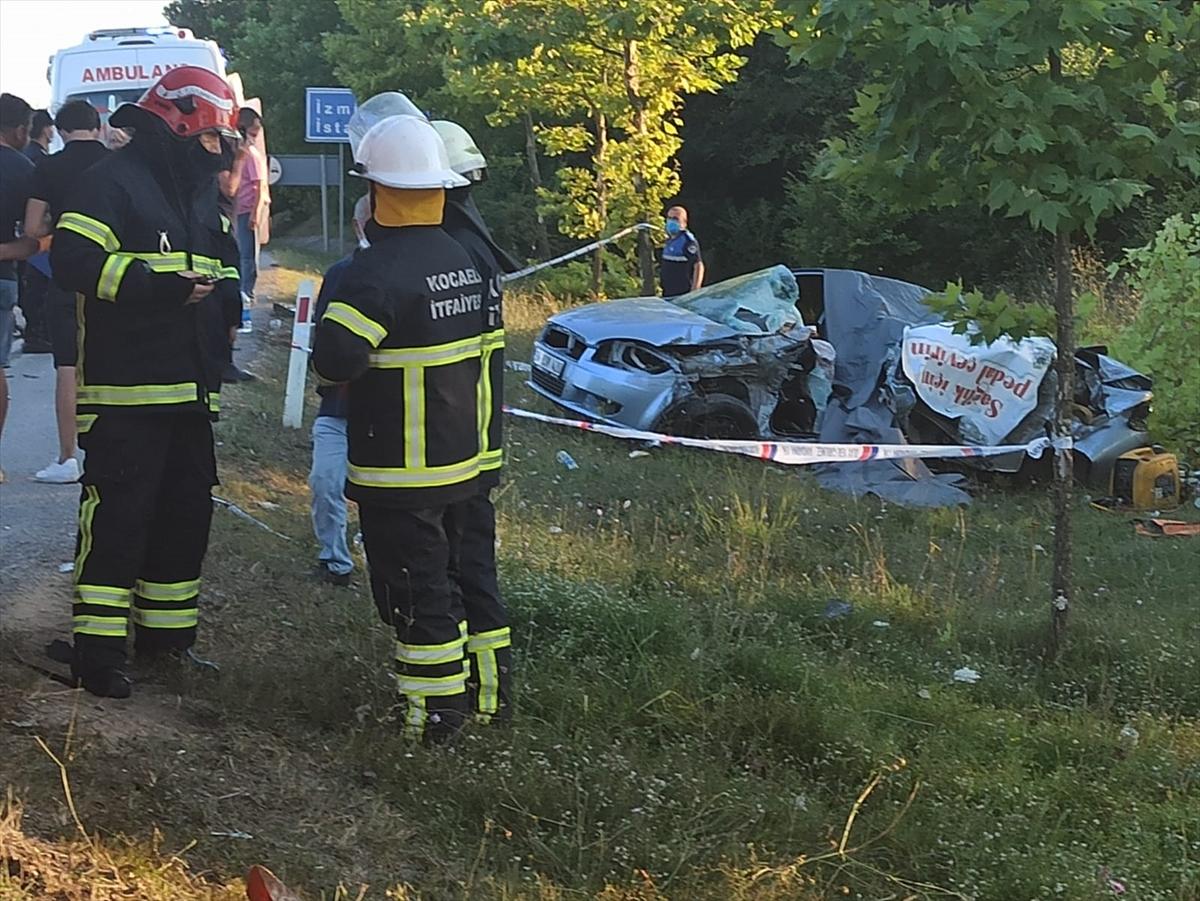 Kocaeli'de trafik kazası: Aynı araçtaki 4 kişi öldü