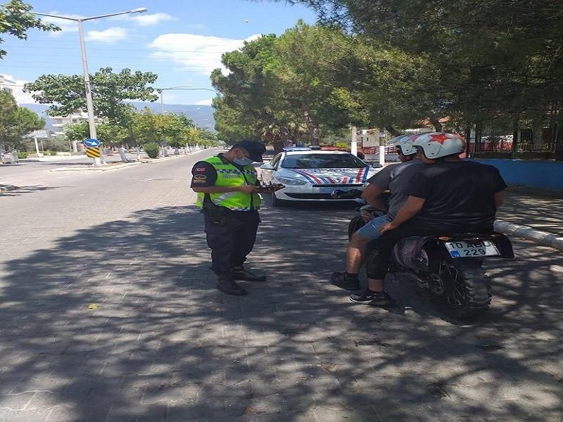 Balıkesir'de kurallara uymayan sürücülere ceza yağdı