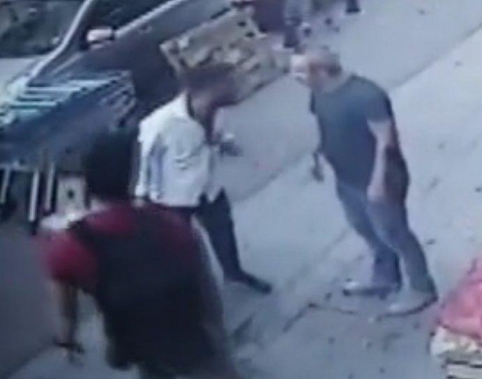 Kadıköy'de bıçakladığı arkadaşını darbetti