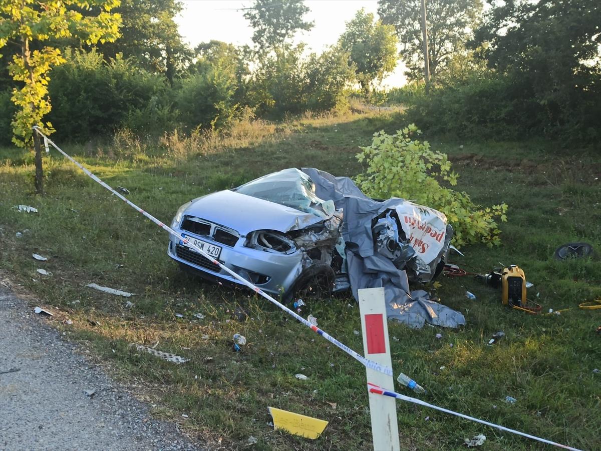 Kocaeli'de trafik kazası: Aynı araçtaki 4 kişi öldü
