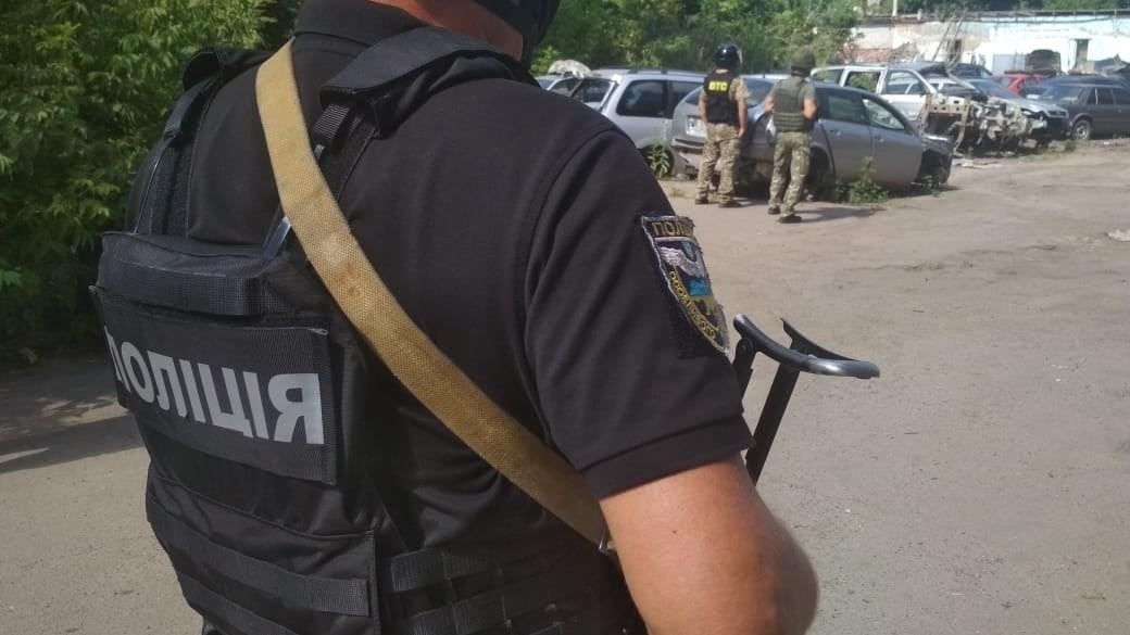 Ukrayna'da bir polis, hırsız tarafından rehin alındı