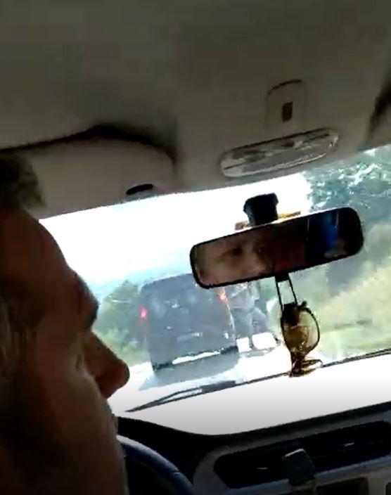 Bursa'da aracın sıkıştırılma anı kamerada