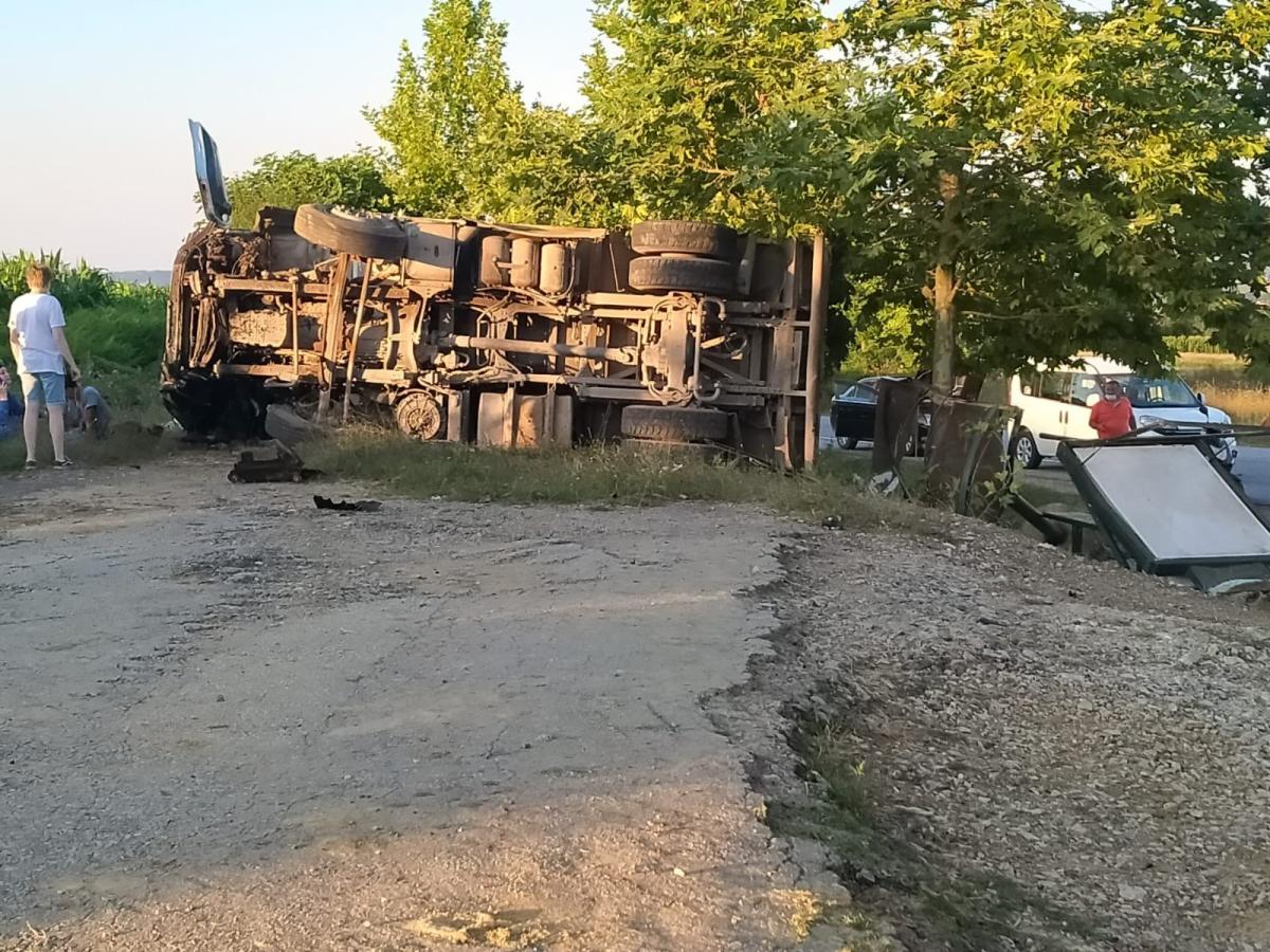 Kazada ölen aynı aileden 5 kişi Kocaeli'de defnedildi