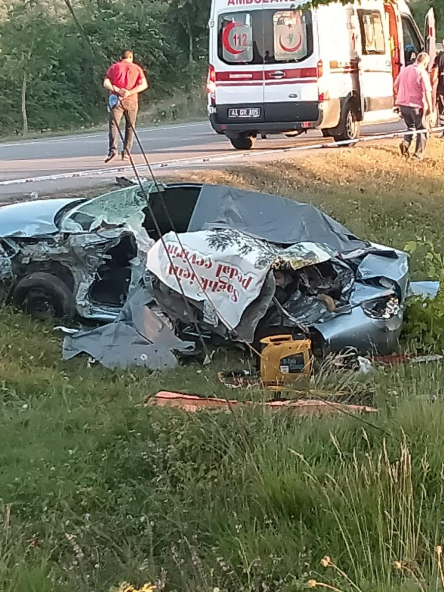 Kazada ölen aynı aileden 5 kişi Kocaeli'de defnedildi