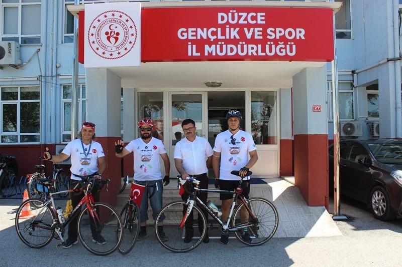 Ayasofya'ya gitmek için Düzce'den pedal çeviriyorlar