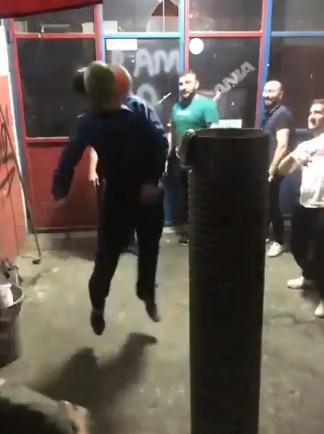 Trabzon'da top yerine karpuza kafa atan adam