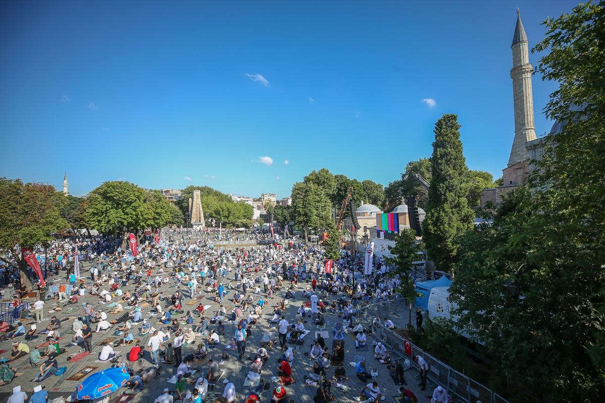 Ayasofya Camii'ne girişler durduruldu