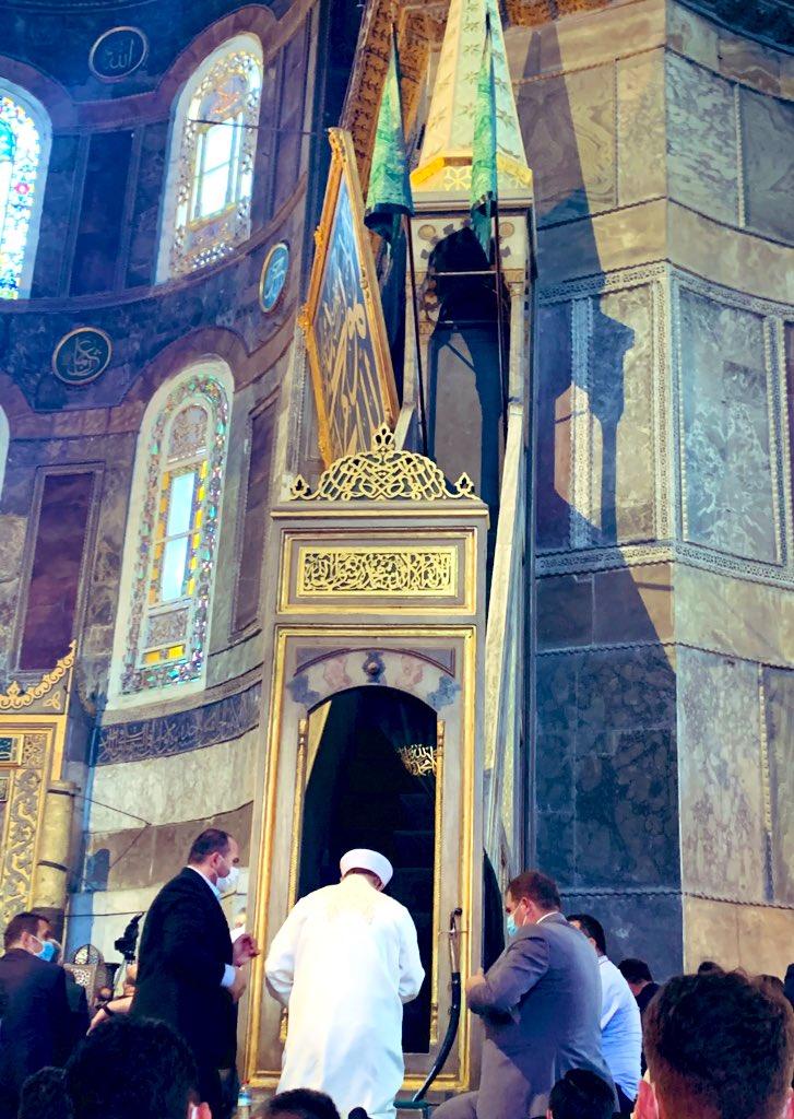 Ali Erbaş, Ayasofya'da hutbeyi elinde kılıçla okudu