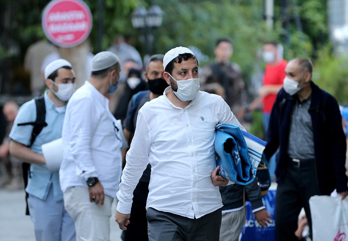 Ayasofya’da sabah namazı sonrası