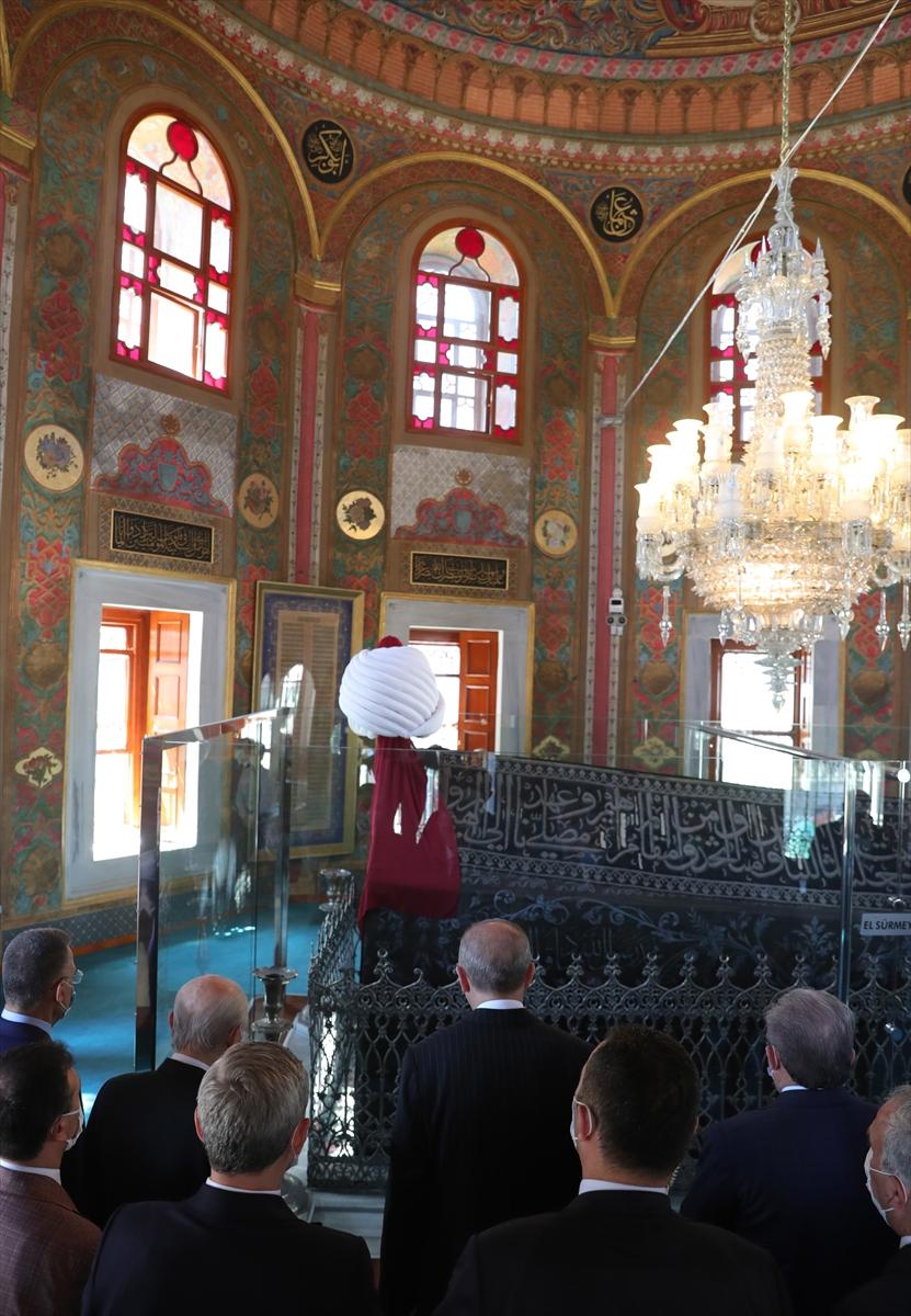 Cumhurbaşkanı Erdoğan namazdan sonra Fatih'in türbesinde
