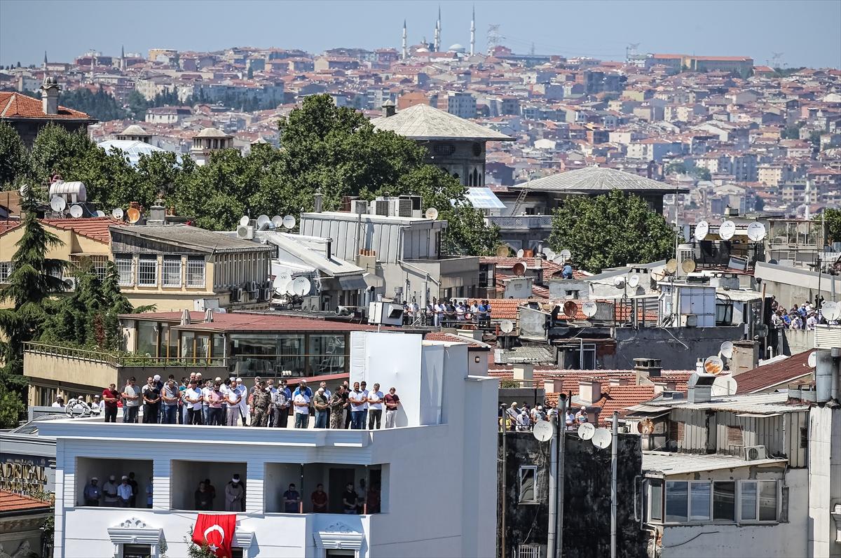 Ayasofya Camii'nde ilk namaza yoğun katılım