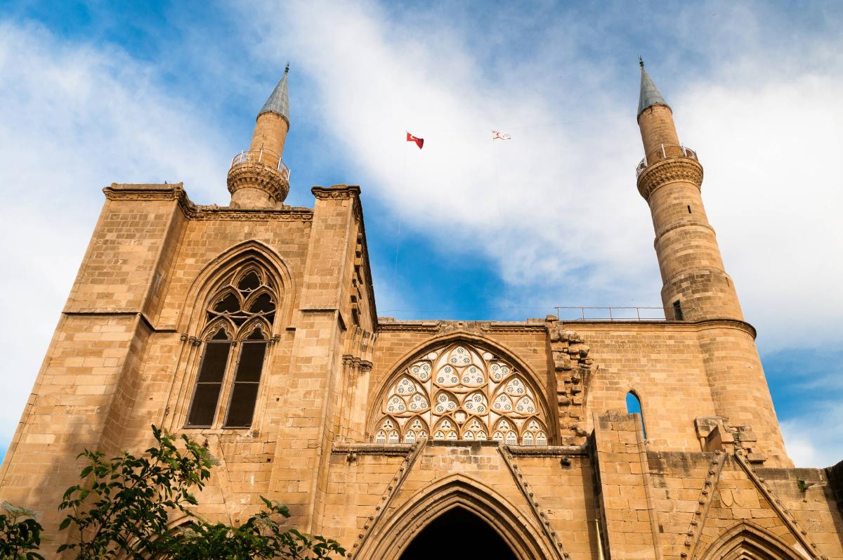 Tatar: Ayasofya'nın tekrar cami olması en doğalıydı