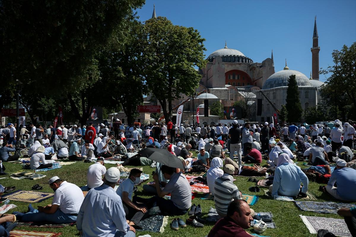 Ayasofya Camii'ne girişler durduruldu