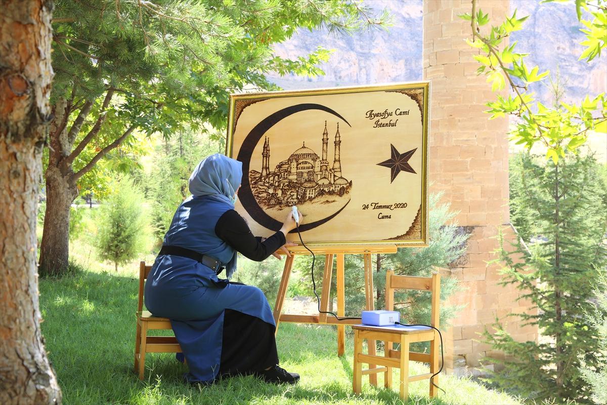 Ayasofya Camii'nin açılış sevinci tabloya işlendi