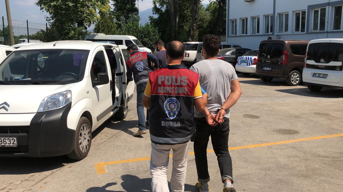 Bursa'da Atatürk büstlerini çalan hırsızlar yakalandı