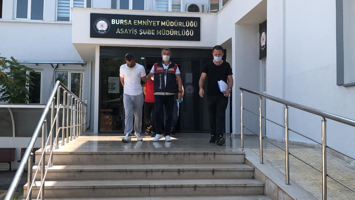 Bursa'da Atatürk büstlerini çalan hırsızlar yakalandı
