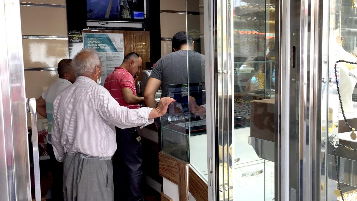 Adıyaman’daki kuyumcudan 50 bin dolar çaldı