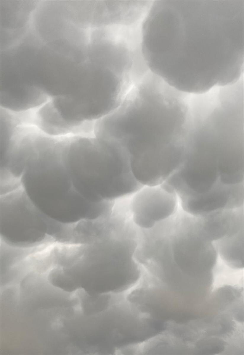 Erzurum'da bulutlar büyüleyici görüntüler oluşturdu