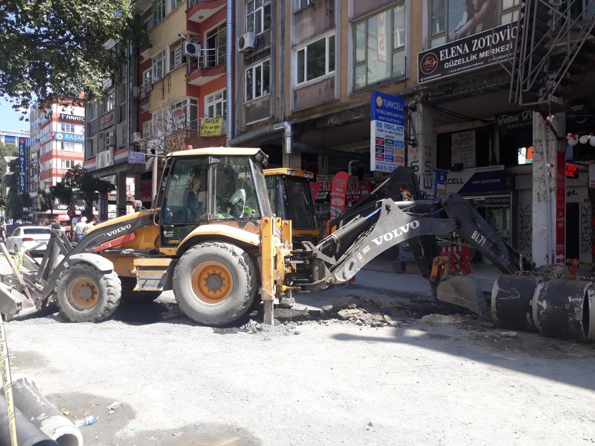 Bakırköy'de bir işçinin kafasına kepçe düştü