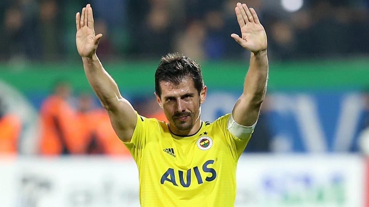 Emre Belözoğlu futbolu bıraktı