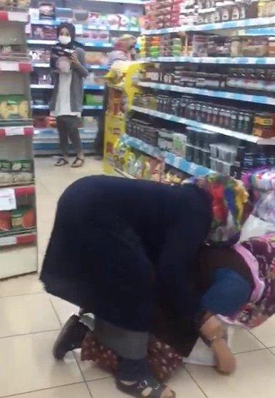 Konya'da marketteki kadınların düdüklü tencere kavgası