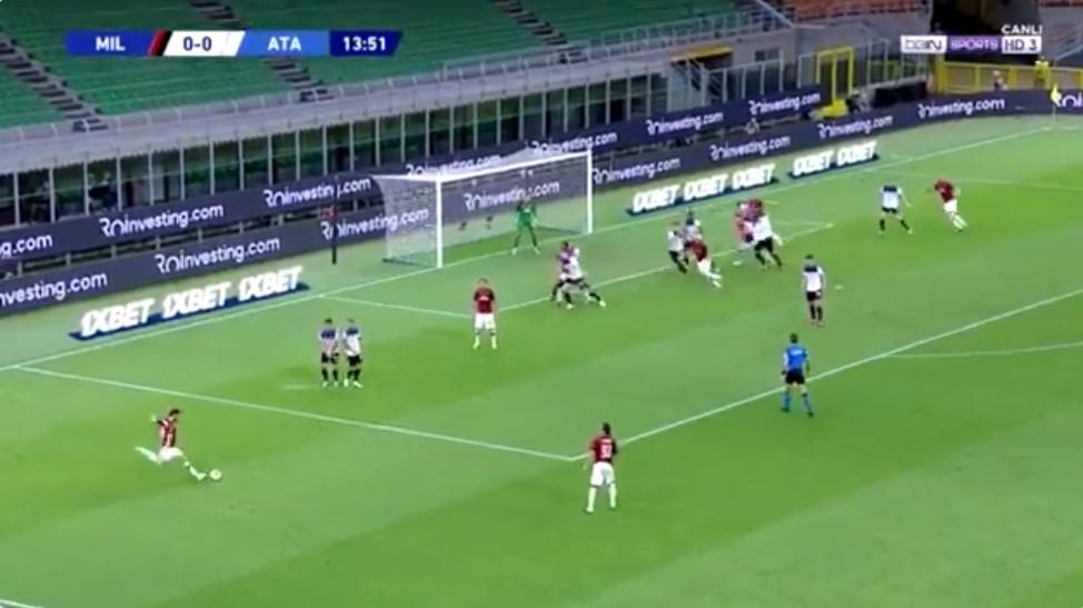 Hakan Çalhanoğlu'ndan muhteşem frikik golü