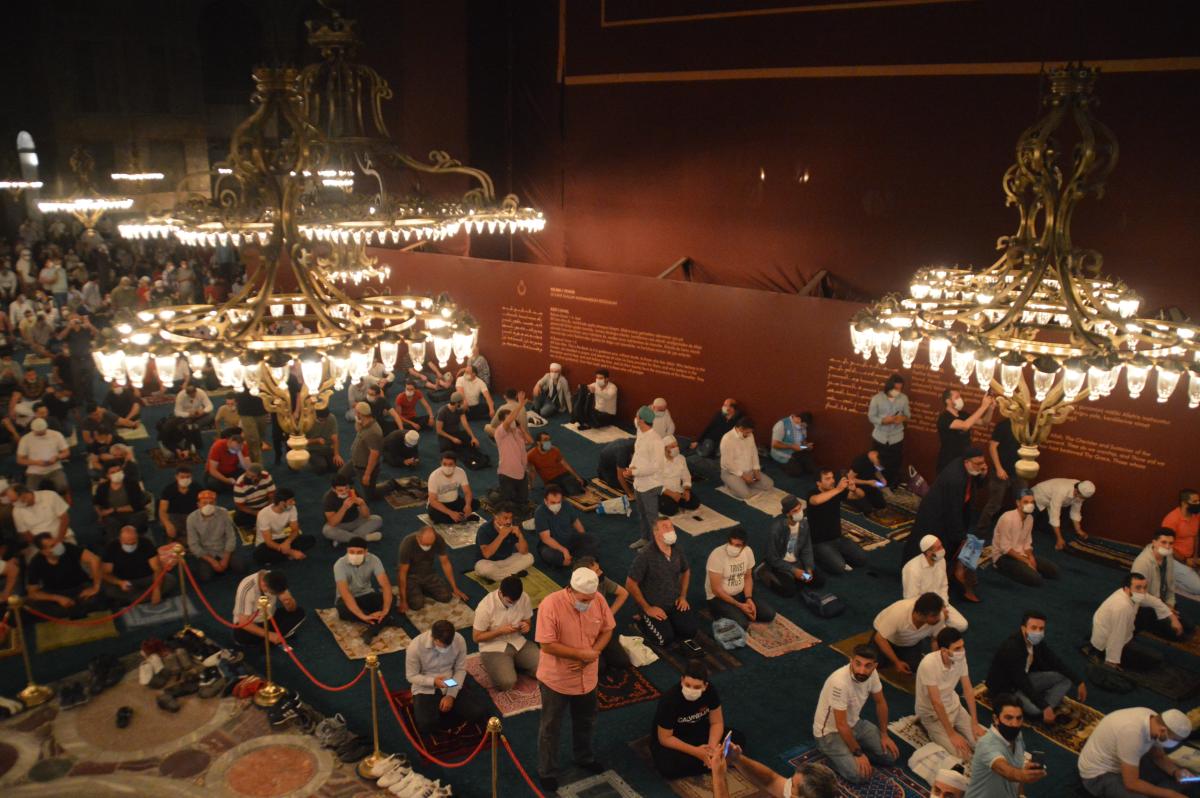 Ayasofya'da ilk sabah namazı eda edildi