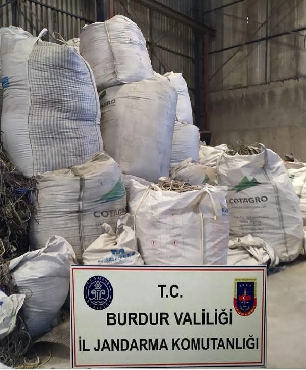 Burdur'da krom madenden 210 bin liralık kablo çaldılar