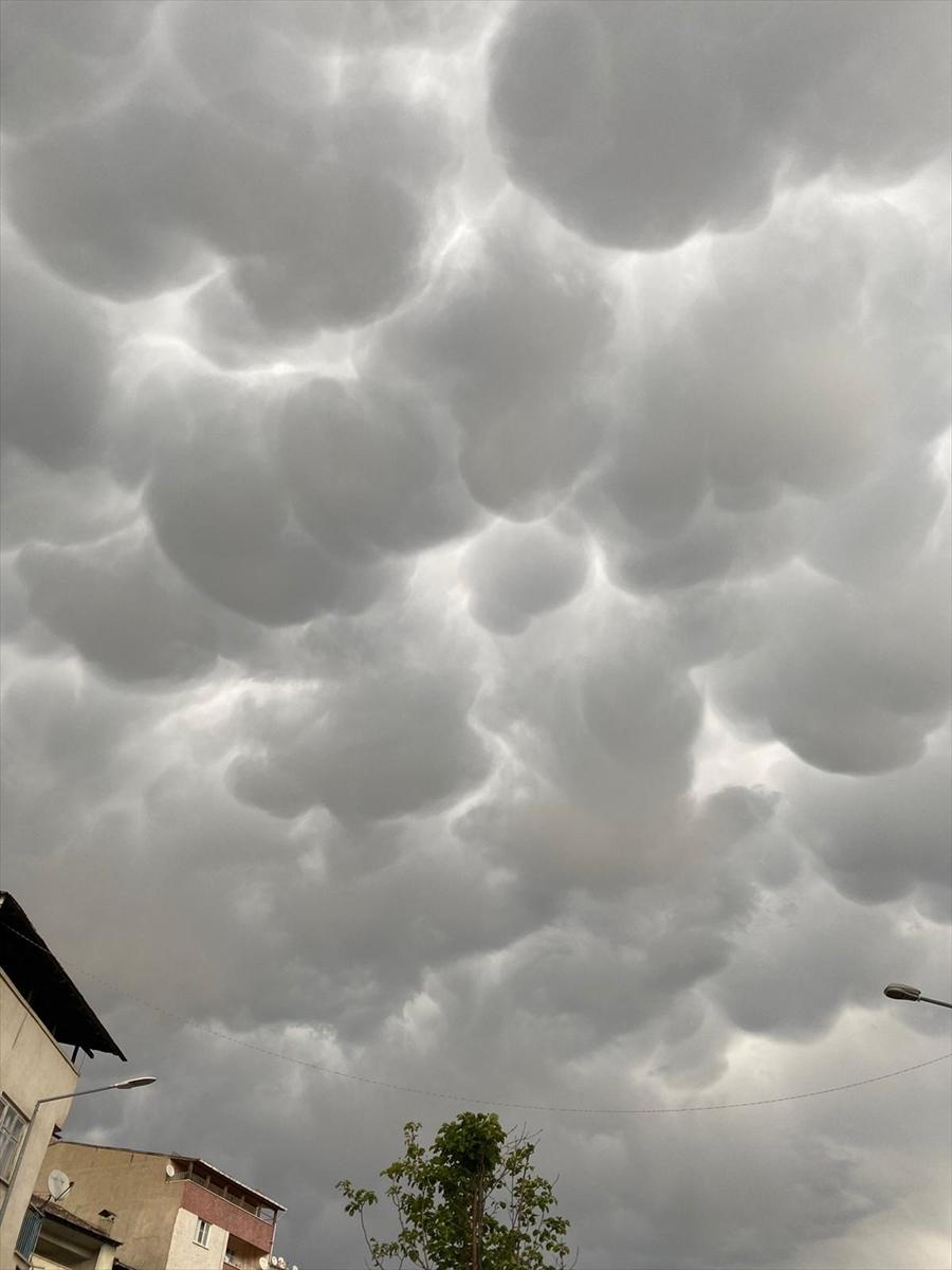 Erzurum'da bulutlar büyüleyici görüntüler oluşturdu