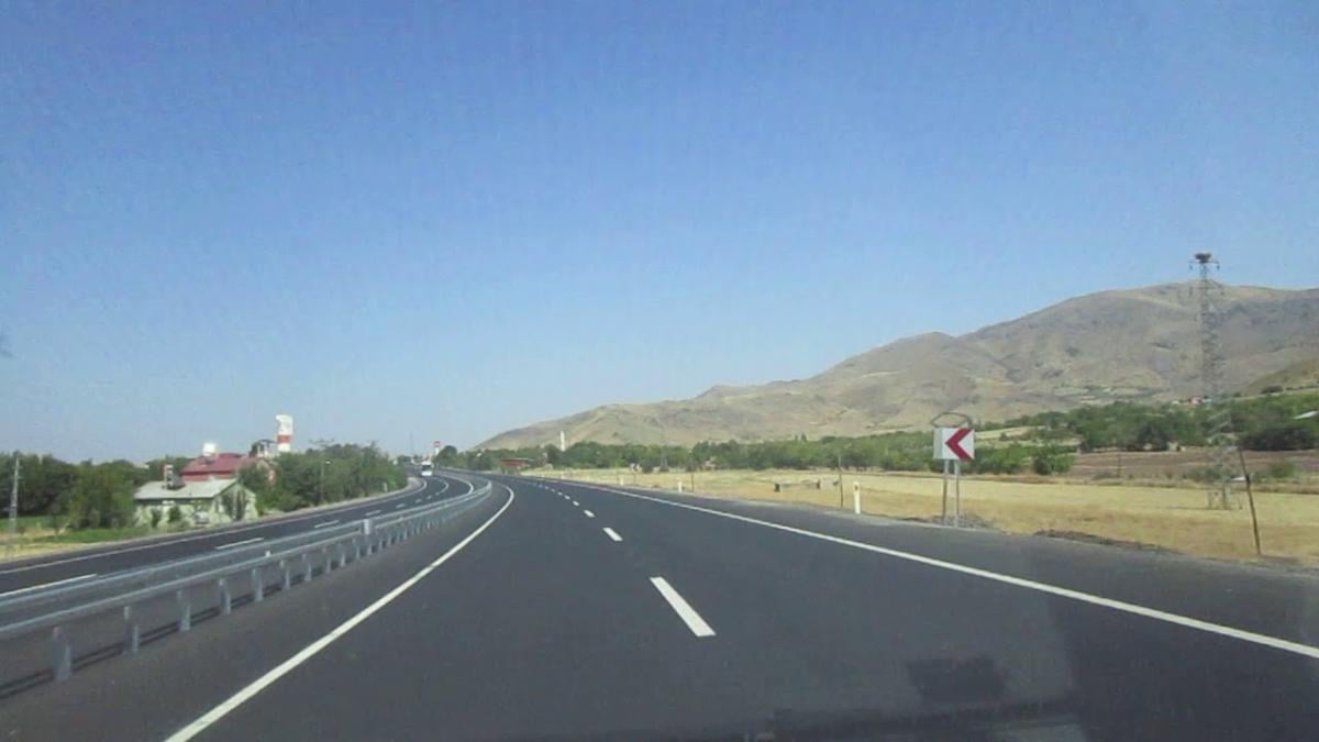 Bingöl'de trafik kazası: 2 ölü, 5 yaralı