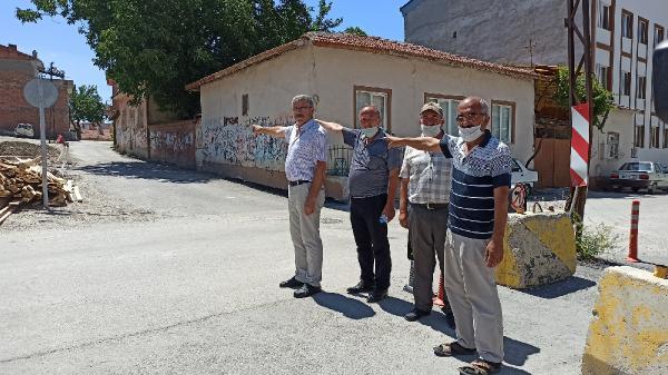 Çorum'da yola engel asırlık türbe kaldırıldı