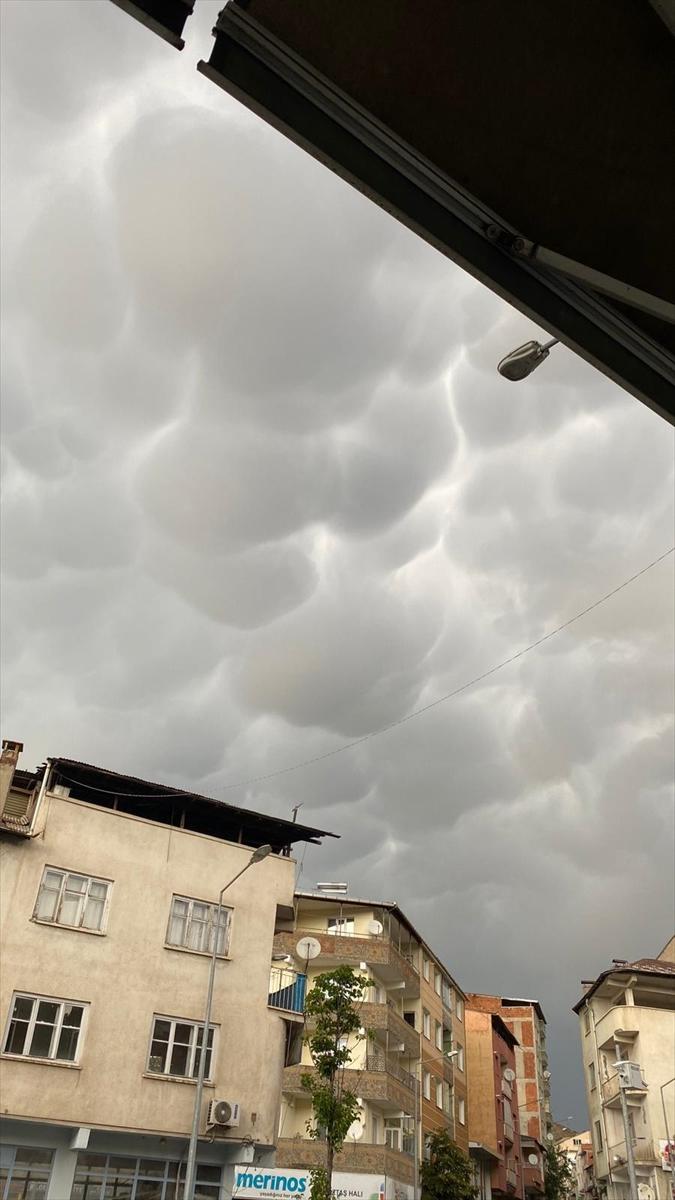 Erzurum'da bulutlar büyüleyici görüntüler oluşturdu