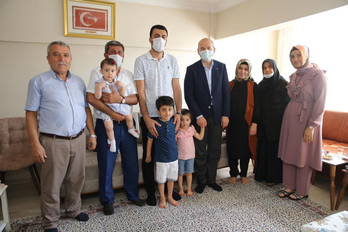 Bakan Soylu’dan şehit ikizlerin ailesine ziyaret