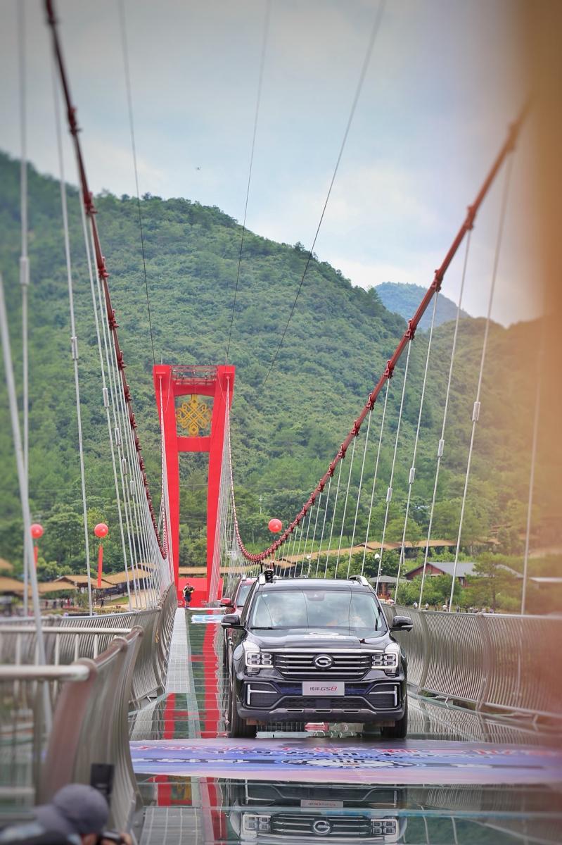 Dünyanın en uzun cam köprüsü