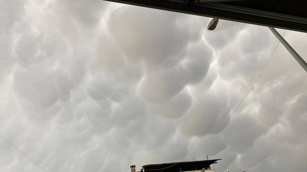 Erzurum'da bulutlar büyüleyici görüntüler oluşturdu