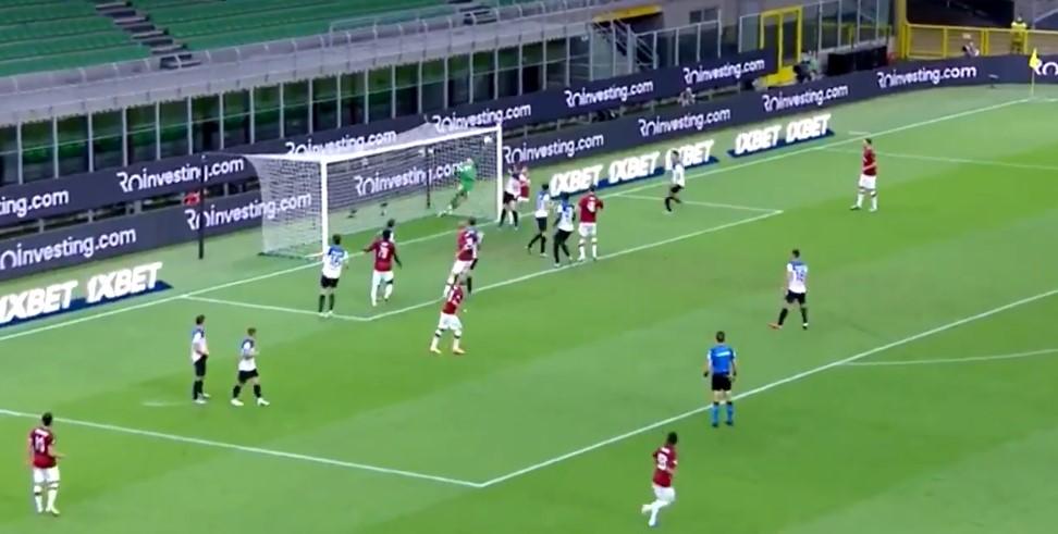 Hakan Çalhanoğlu'ndan muhteşem frikik golü