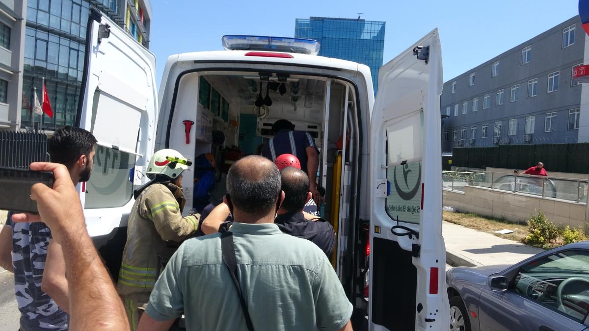 Kartal'da, Berfin'in saçları yürüyen merdivene sıkıştı