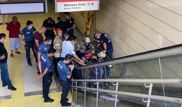 Kartal'da, Berfin'in saçları yürüyen merdivene sıkıştı