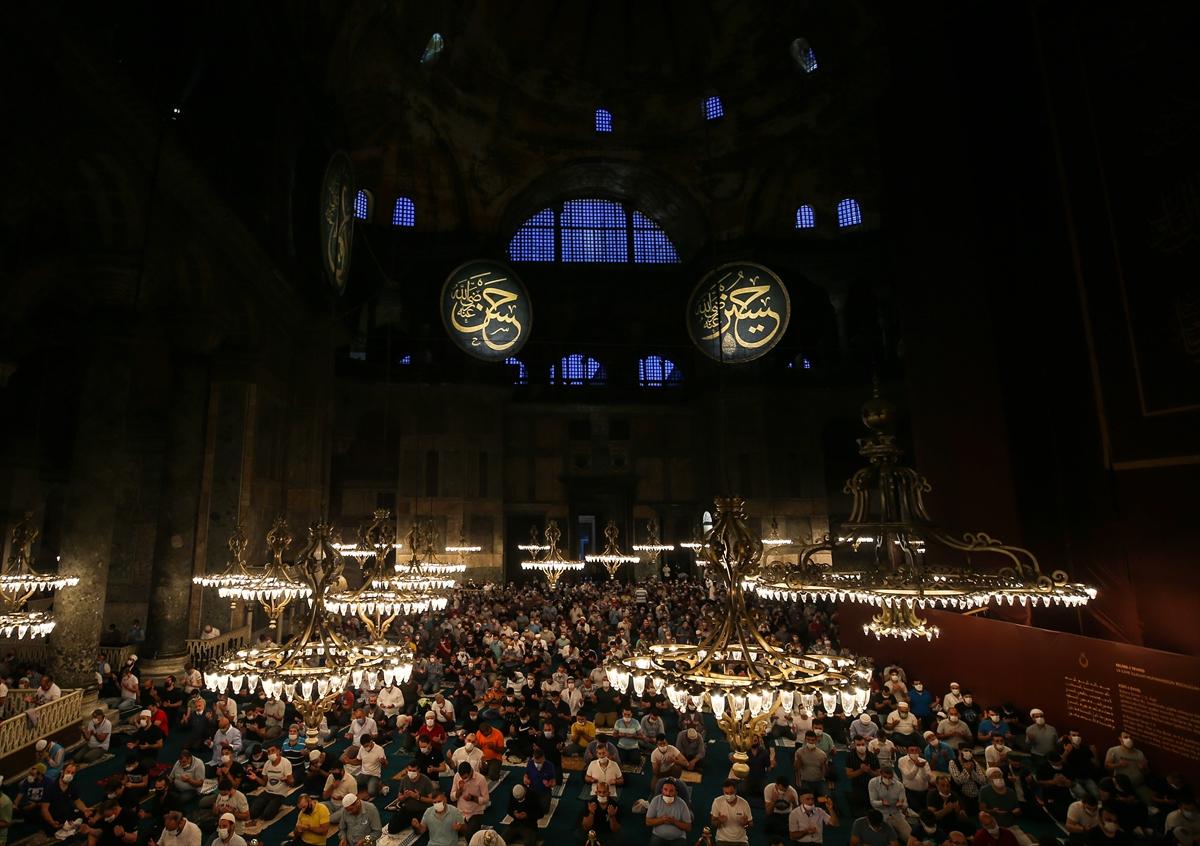 Ayasofya-i Kebir Cami-i Şerifi'nde ikinci sabah namazı