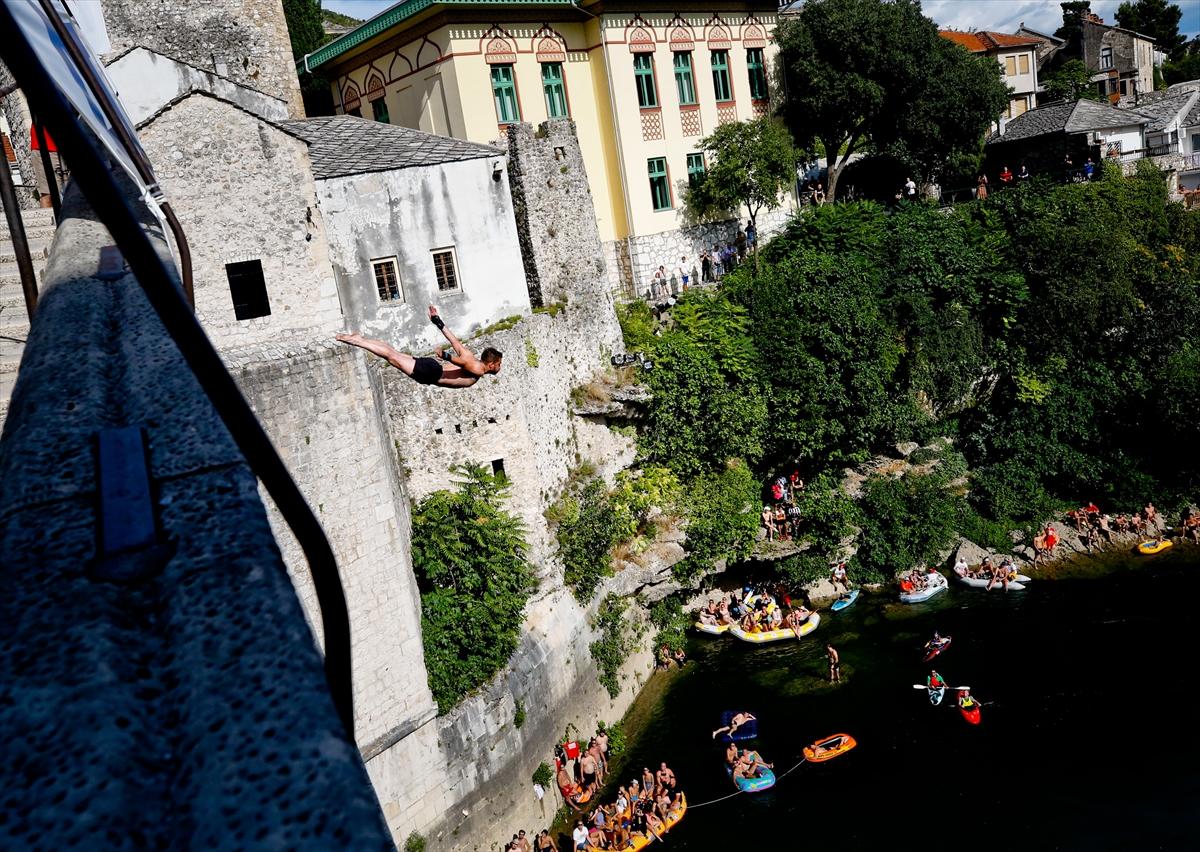 Bosna'da 454. Geleneksel Mostar Köprüsü Atlayışları