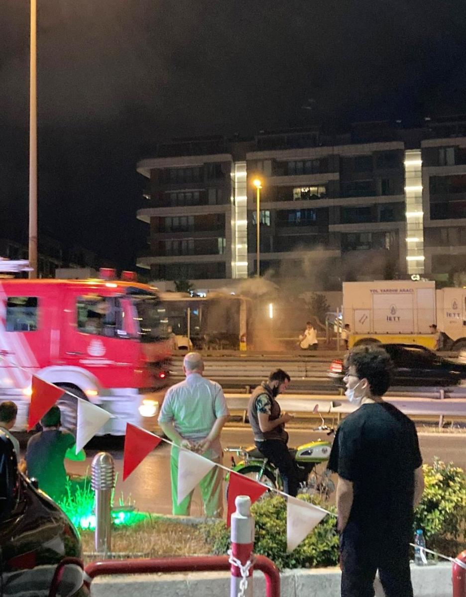 Küçükçekmece’de metrobüste yangın