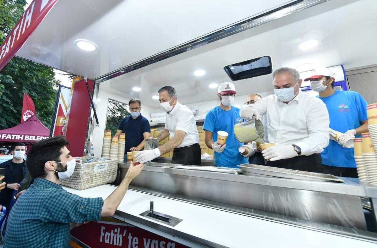 İstanbul Valisi Yerlikaya'dan, Ayasofya'da çorba ikramı