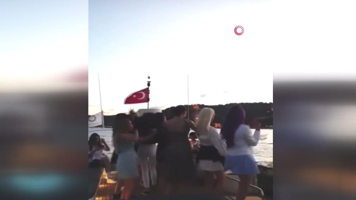 İstanbul Boğazı'nda yatta maskesiz eğlenceye izin
