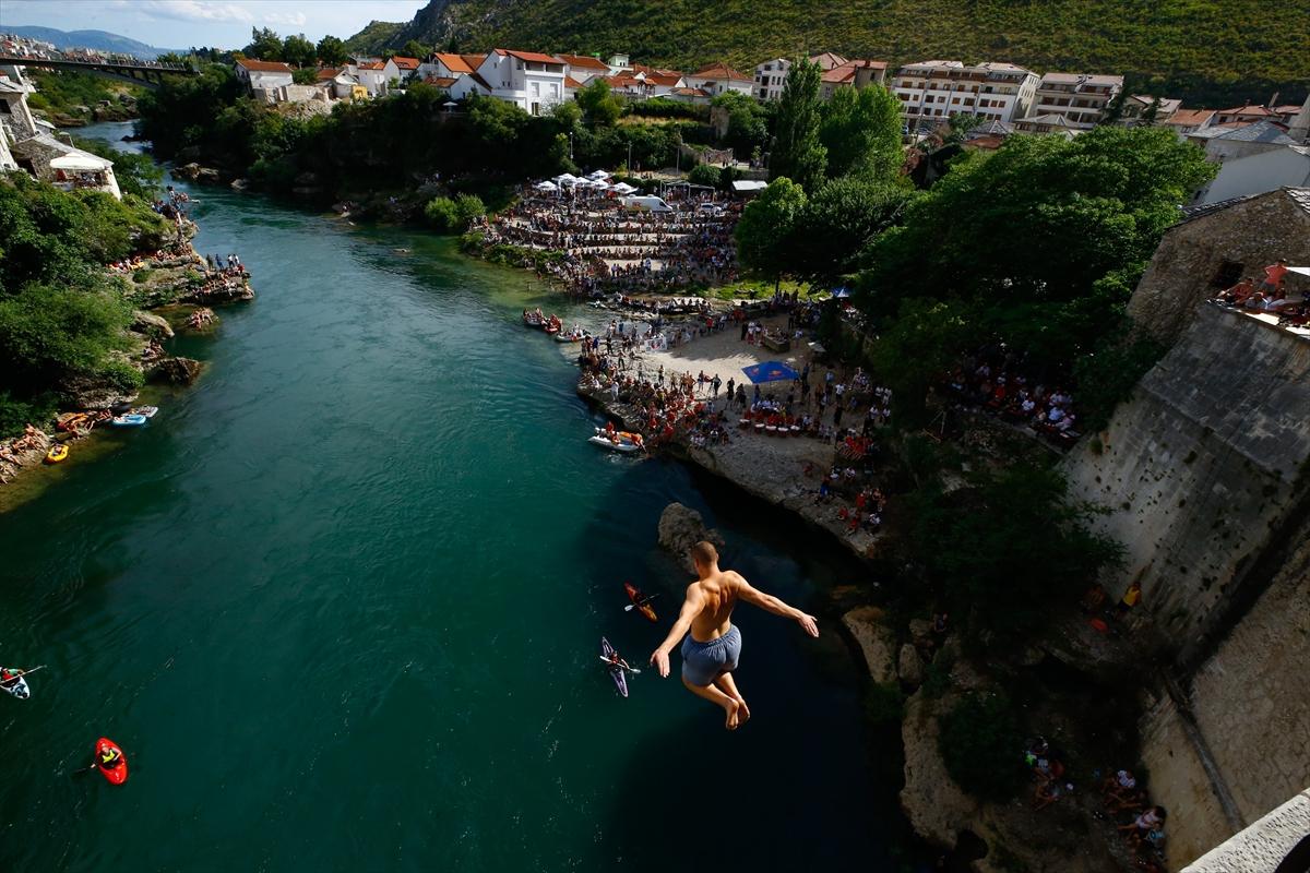 Bosna'da 454. Geleneksel Mostar Köprüsü Atlayışları