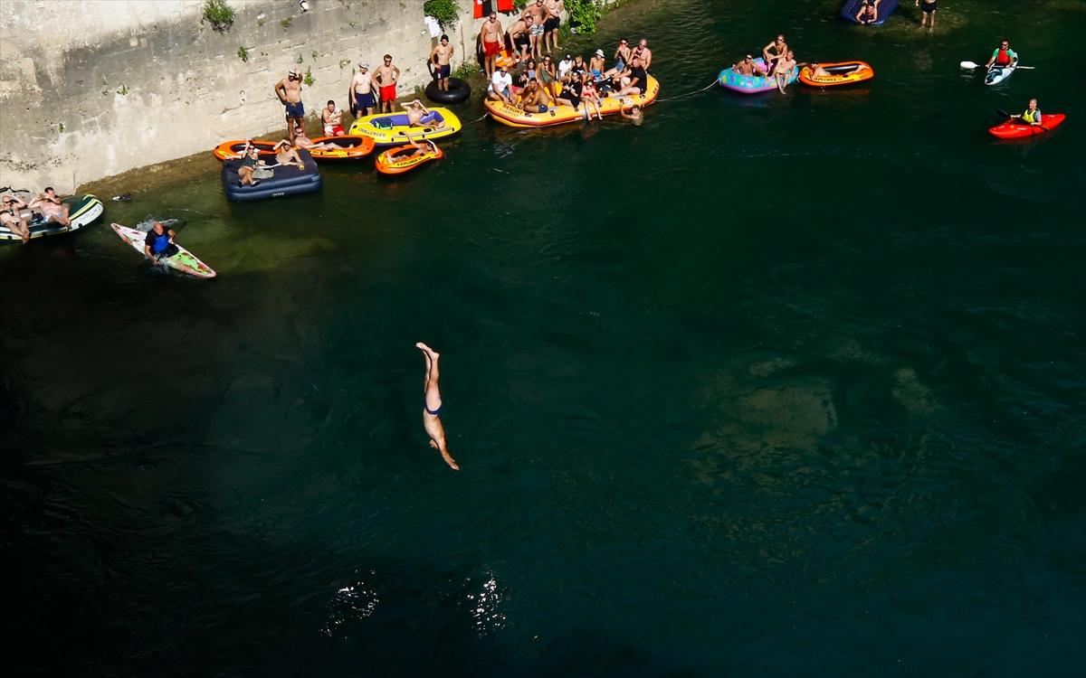 Bosna'da 454. Geleneksel Mostar Köprüsü Atlayışları