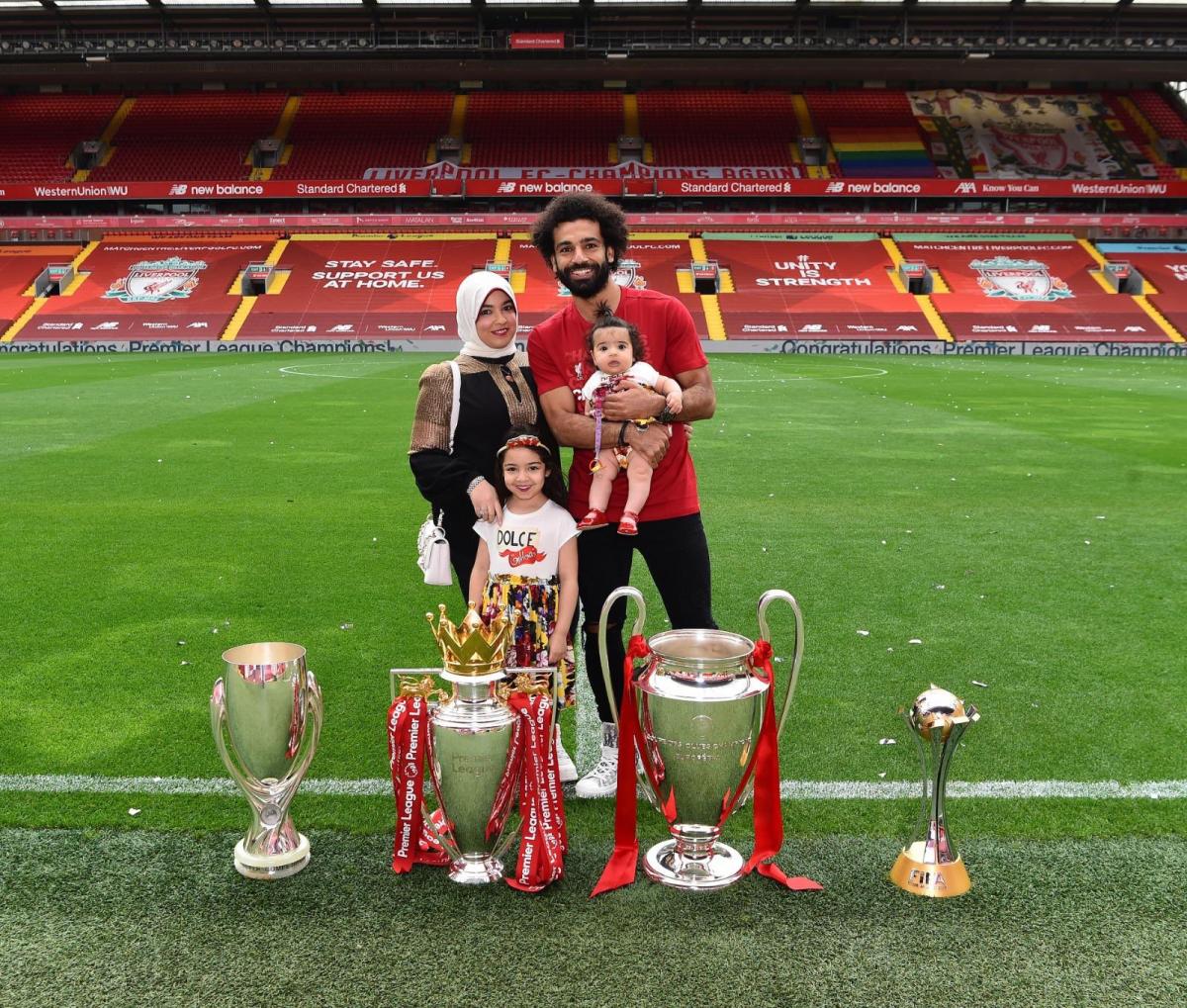 Salah, ailesiyle Anfield Stadyumu'nda