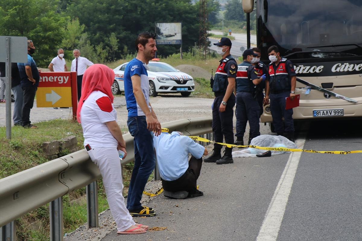 Düzce'de yolcu otobüsünün çarptığı kadın yaşamını yitirdi